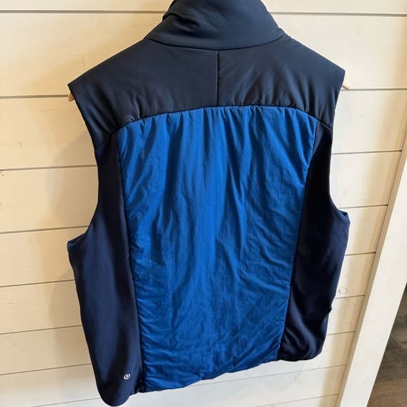 Lululemon Men's Two-Tone Blue Puffer Vest - Picture 3 of 4